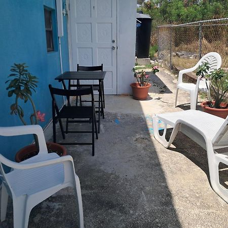 Michand Guest Apartments- Cozy One Or Two Bedroom- 5 Walk Minutes From Airport 10 Mins Drive To Oistins Or Beach Крайст-Черч Екстер'єр фото