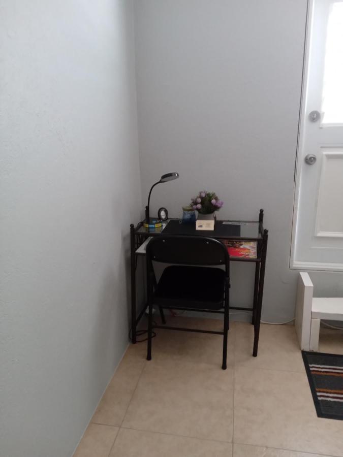 Michand Guest Apartments- Cozy One Or Two Bedroom- 5 Walk Minutes From Airport 10 Mins Drive To Oistins Or Beach Крайст-Черч Екстер'єр фото