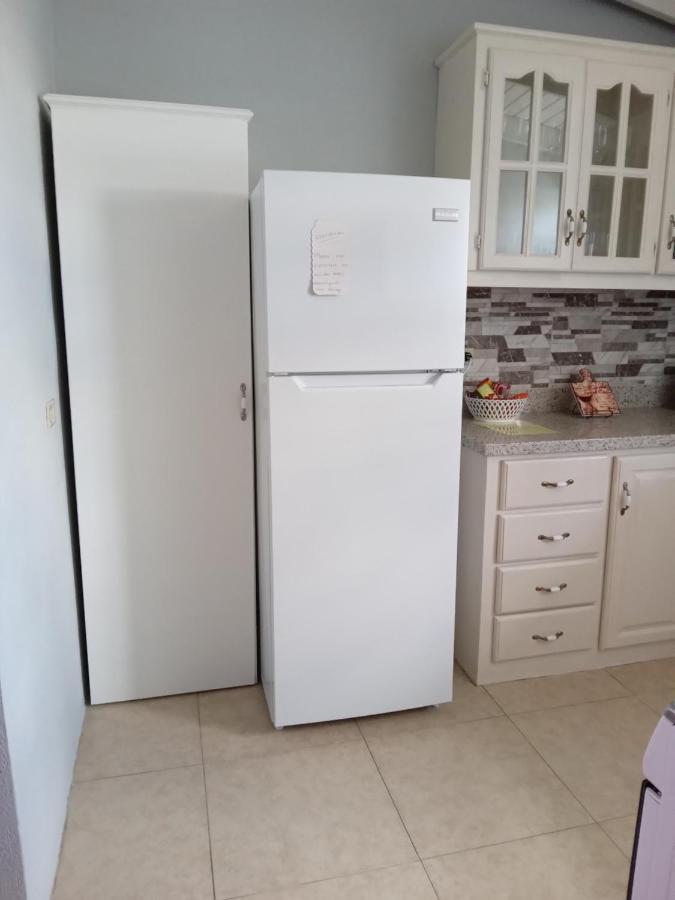 Michand Guest Apartments- Cozy One Or Two Bedroom- 5 Walk Minutes From Airport 10 Mins Drive To Oistins Or Beach Крайст-Черч Екстер'єр фото