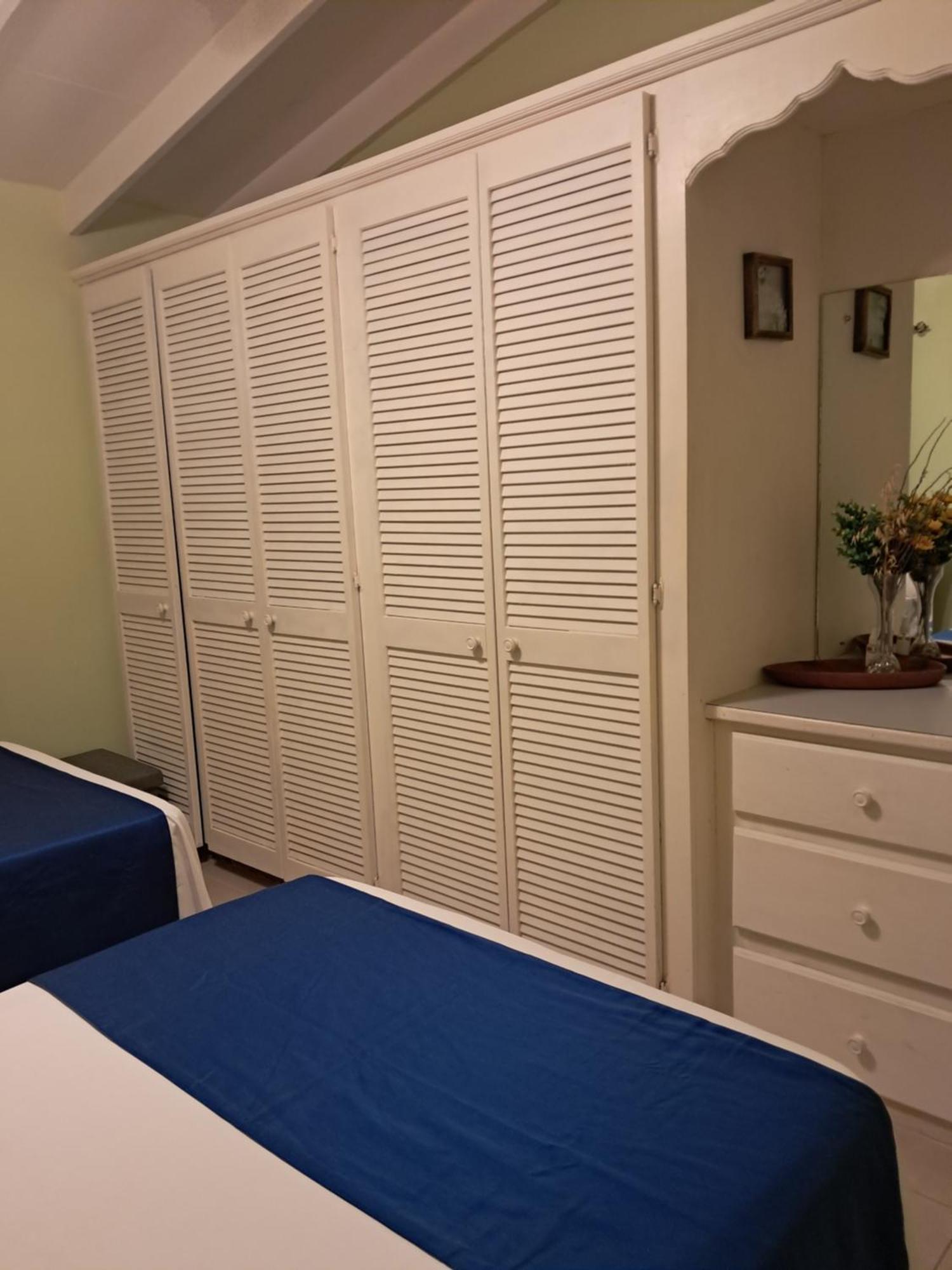 Michand Guest Apartments- Cozy One Or Two Bedroom- 5 Walk Minutes From Airport 10 Mins Drive To Oistins Or Beach Крайст-Черч Екстер'єр фото