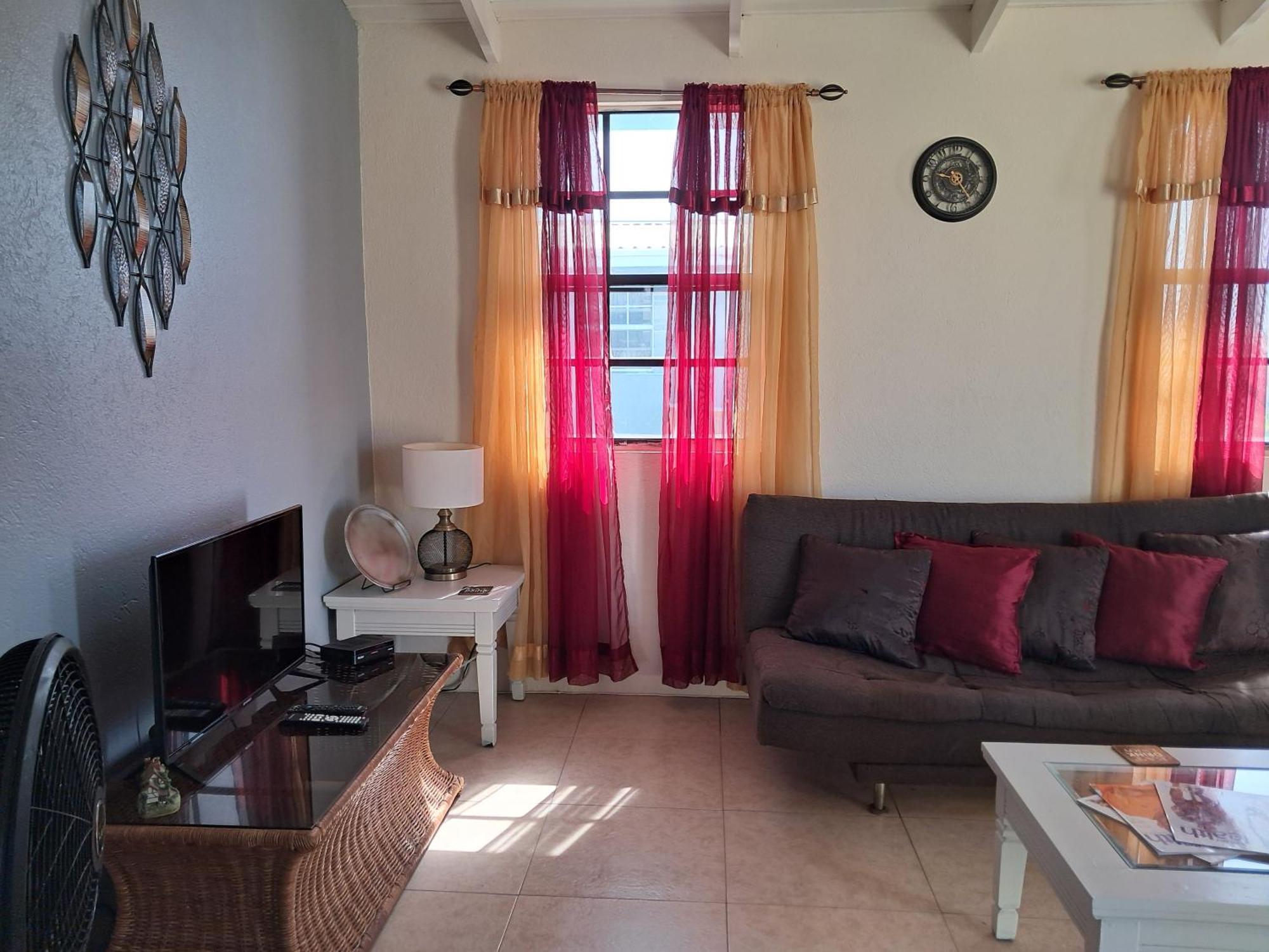 Michand Guest Apartments- Cozy One Or Two Bedroom- 5 Walk Minutes From Airport 10 Mins Drive To Oistins Or Beach Крайст-Черч Екстер'єр фото