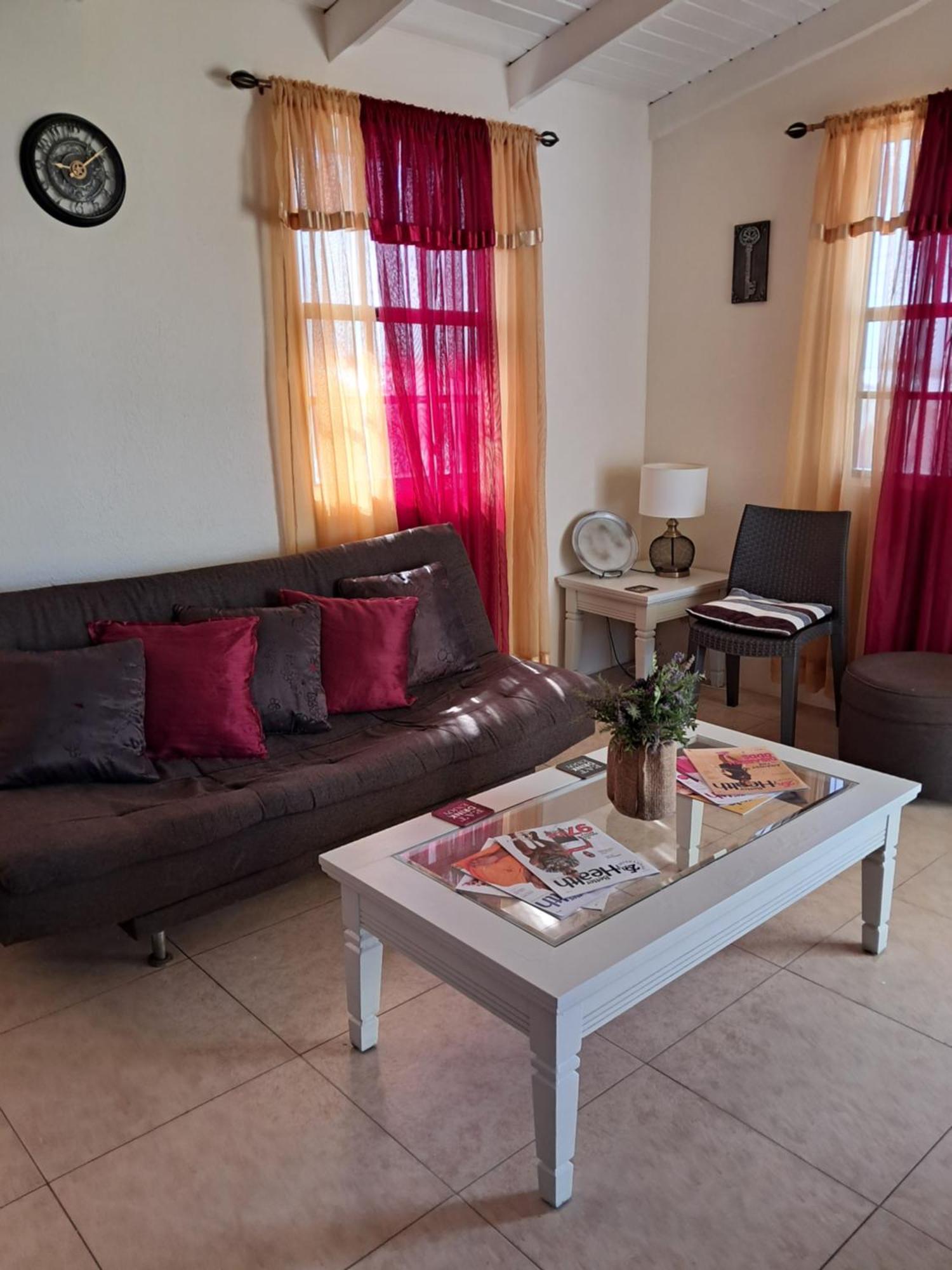 Michand Guest Apartments- Cozy One Or Two Bedroom- 5 Walk Minutes From Airport 10 Mins Drive To Oistins Or Beach Крайст-Черч Екстер'єр фото