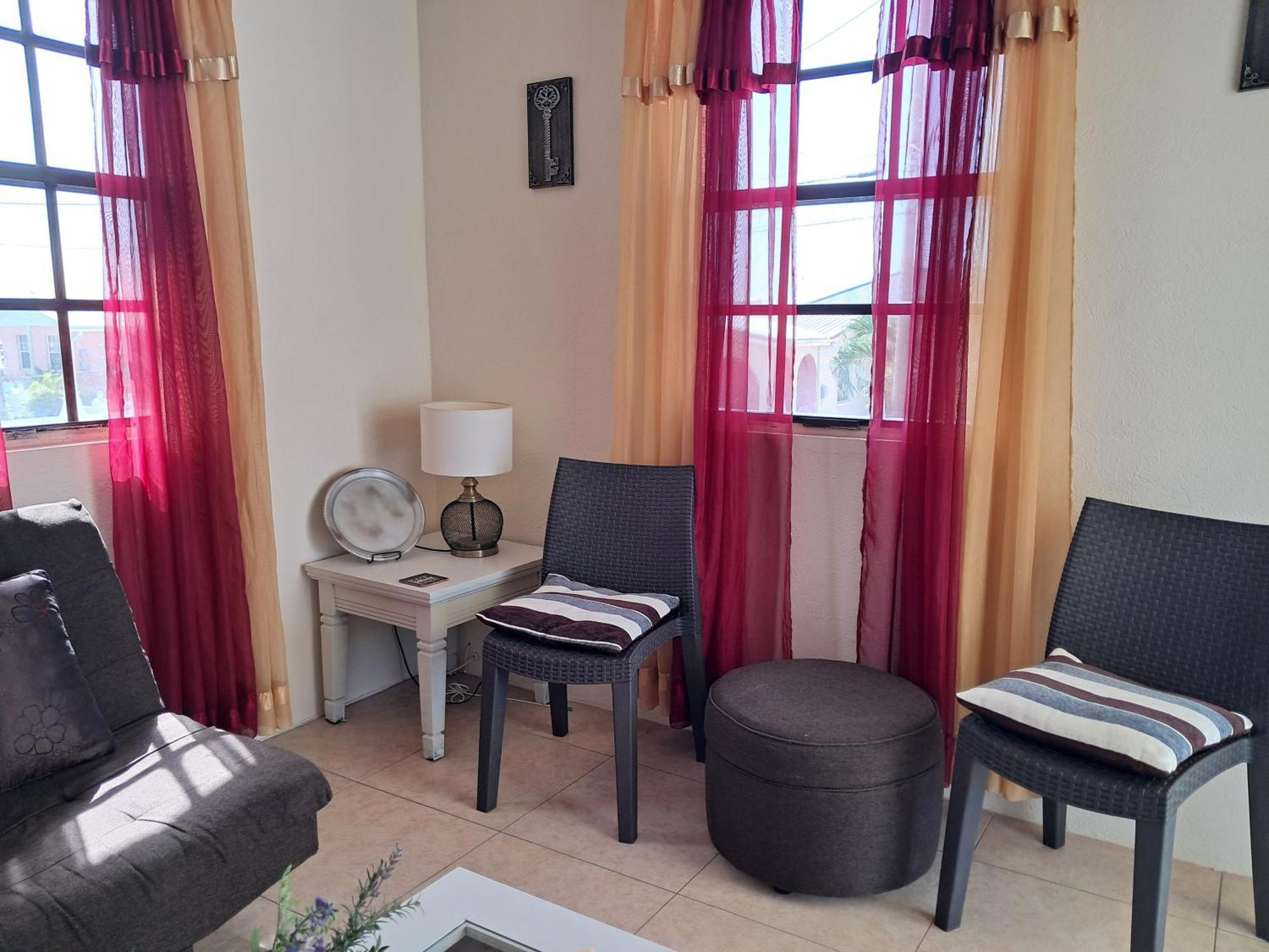 Michand Guest Apartments- Cozy One Or Two Bedroom- 5 Walk Minutes From Airport 10 Mins Drive To Oistins Or Beach Крайст-Черч Екстер'єр фото