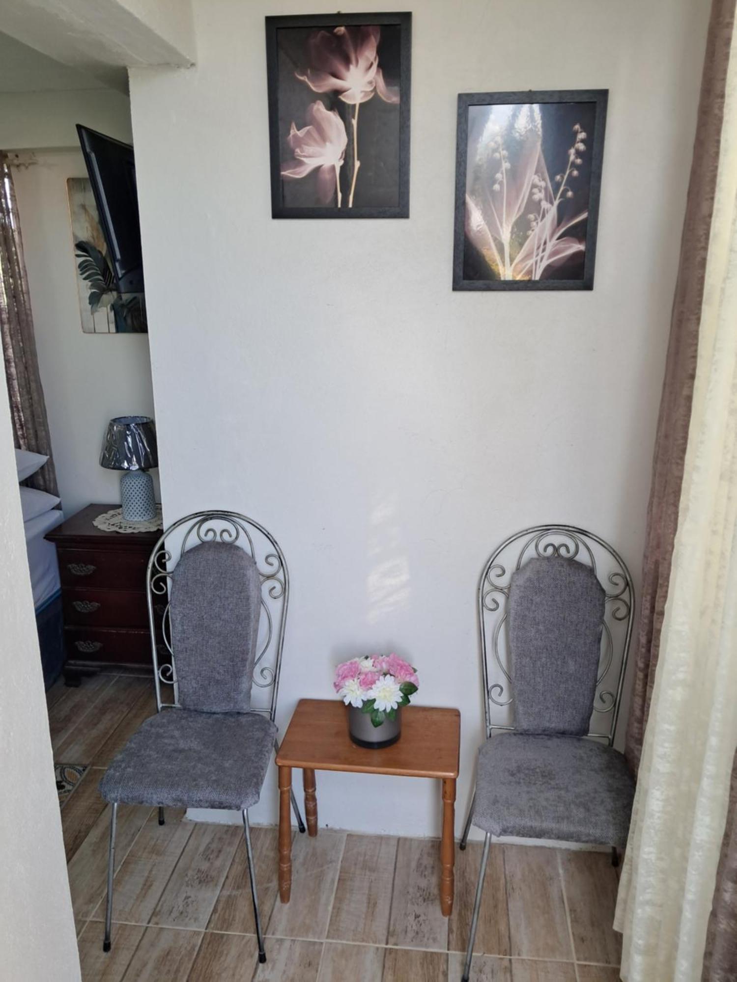 Michand Guest Apartments- Cozy One Or Two Bedroom- 5 Walk Minutes From Airport 10 Mins Drive To Oistins Or Beach Крайст-Черч Екстер'єр фото