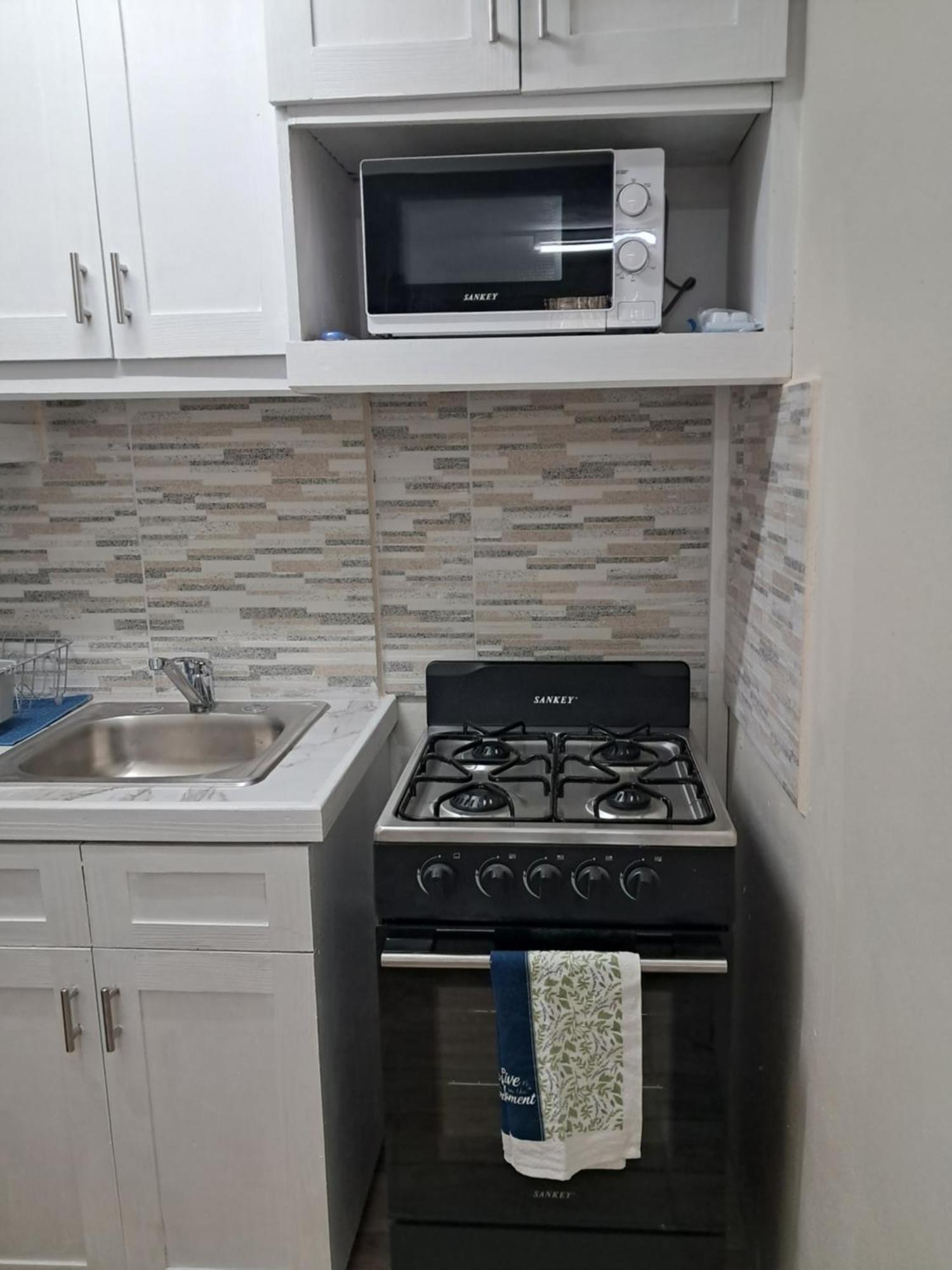 Michand Guest Apartments- Cozy One Or Two Bedroom- 5 Walk Minutes From Airport 10 Mins Drive To Oistins Or Beach Крайст-Черч Екстер'єр фото