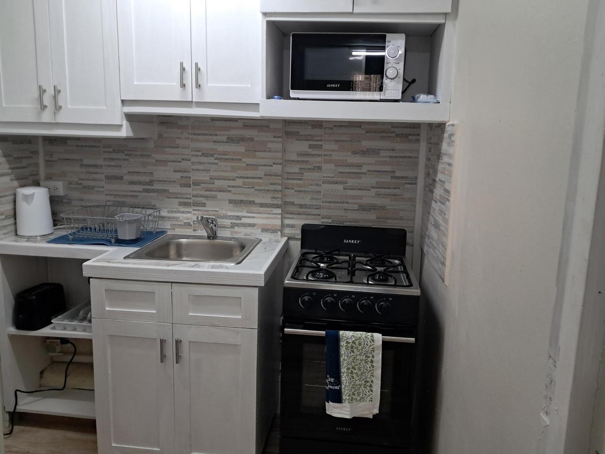 Michand Guest Apartments- Cozy One Or Two Bedroom- 5 Walk Minutes From Airport 10 Mins Drive To Oistins Or Beach Крайст-Черч Екстер'єр фото