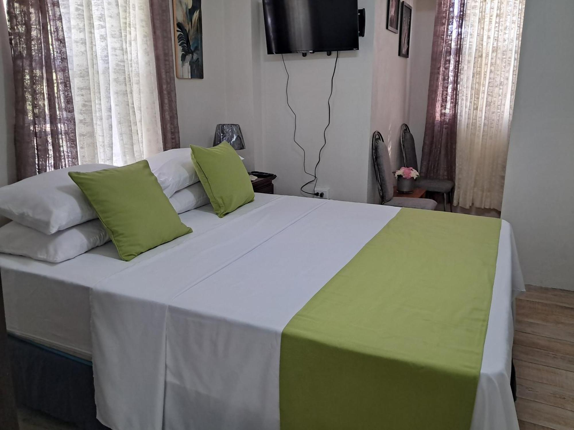 Michand Guest Apartments- Cozy One Or Two Bedroom- 5 Walk Minutes From Airport 10 Mins Drive To Oistins Or Beach Крайст-Черч Екстер'єр фото