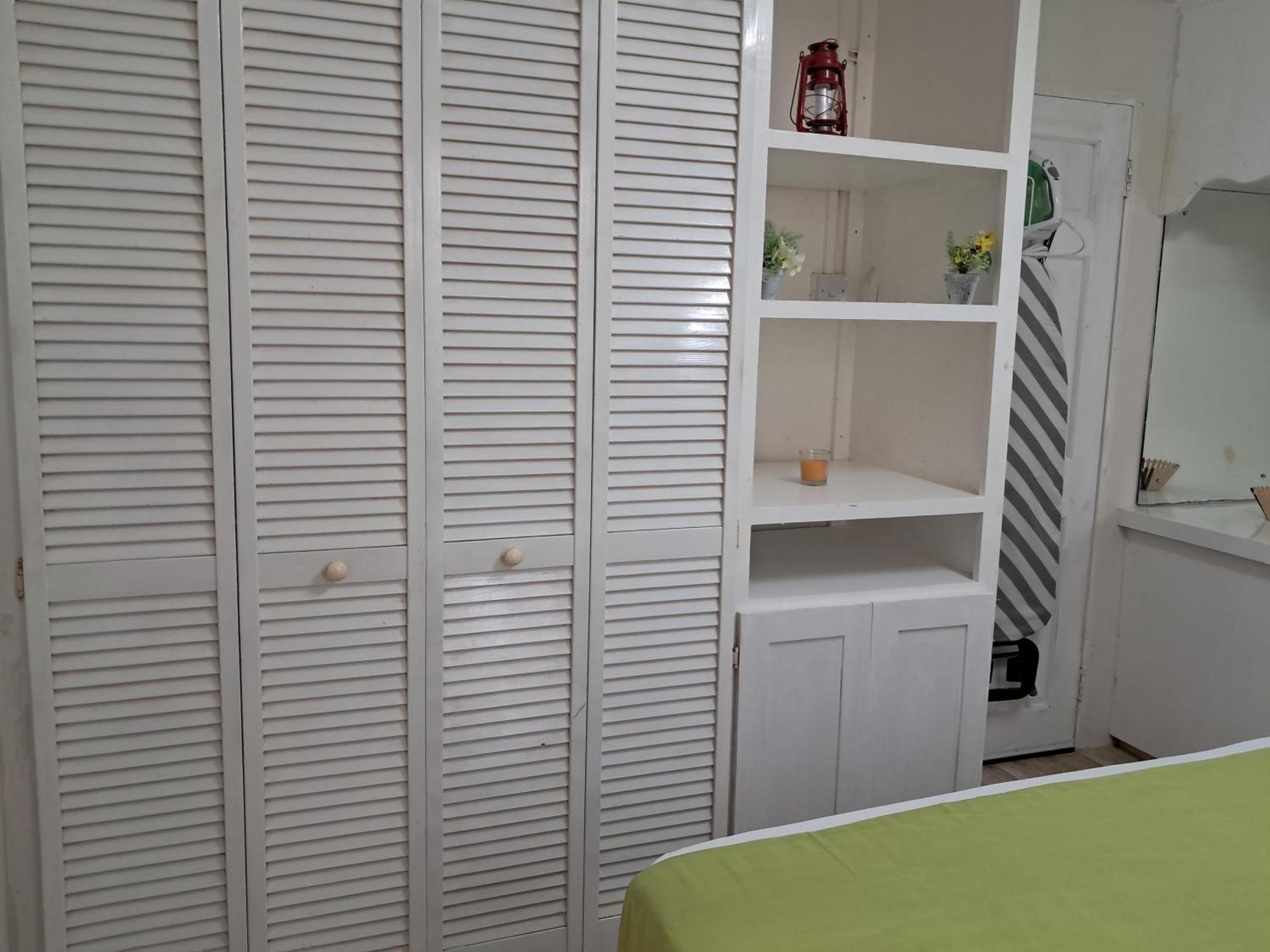 Michand Guest Apartments- Cozy One Or Two Bedroom- 5 Walk Minutes From Airport 10 Mins Drive To Oistins Or Beach Крайст-Черч Екстер'єр фото