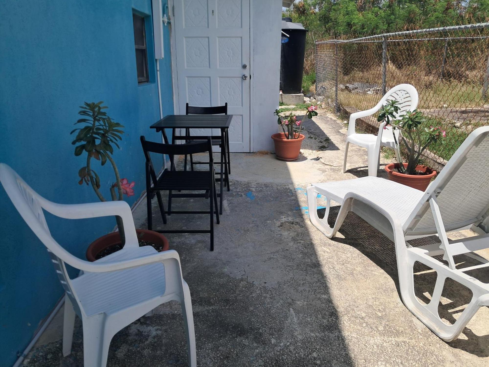 Michand Guest Apartments- Cozy One Or Two Bedroom- 5 Walk Minutes From Airport 10 Mins Drive To Oistins Or Beach Крайст-Черч Екстер'єр фото