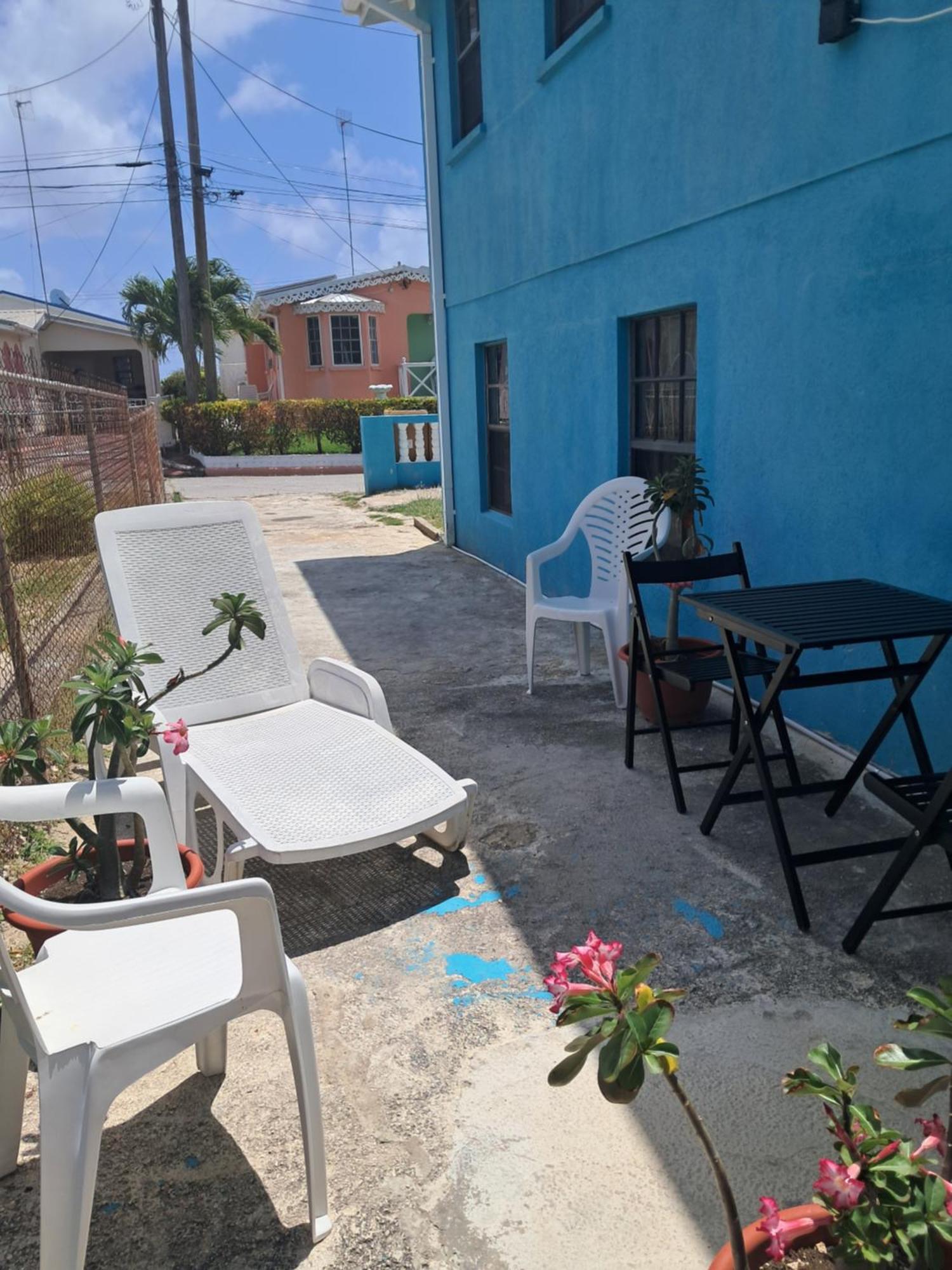 Michand Guest Apartments- Cozy One Or Two Bedroom- 5 Walk Minutes From Airport 10 Mins Drive To Oistins Or Beach Крайст-Черч Екстер'єр фото
